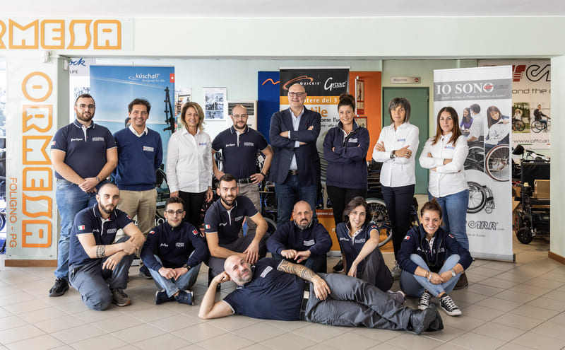 Il team di un negozio di ortopedia a Pavia che lavora insieme per fornire protesi su misura e soluzioni ortopediche per ogni esigenza dei clienti.